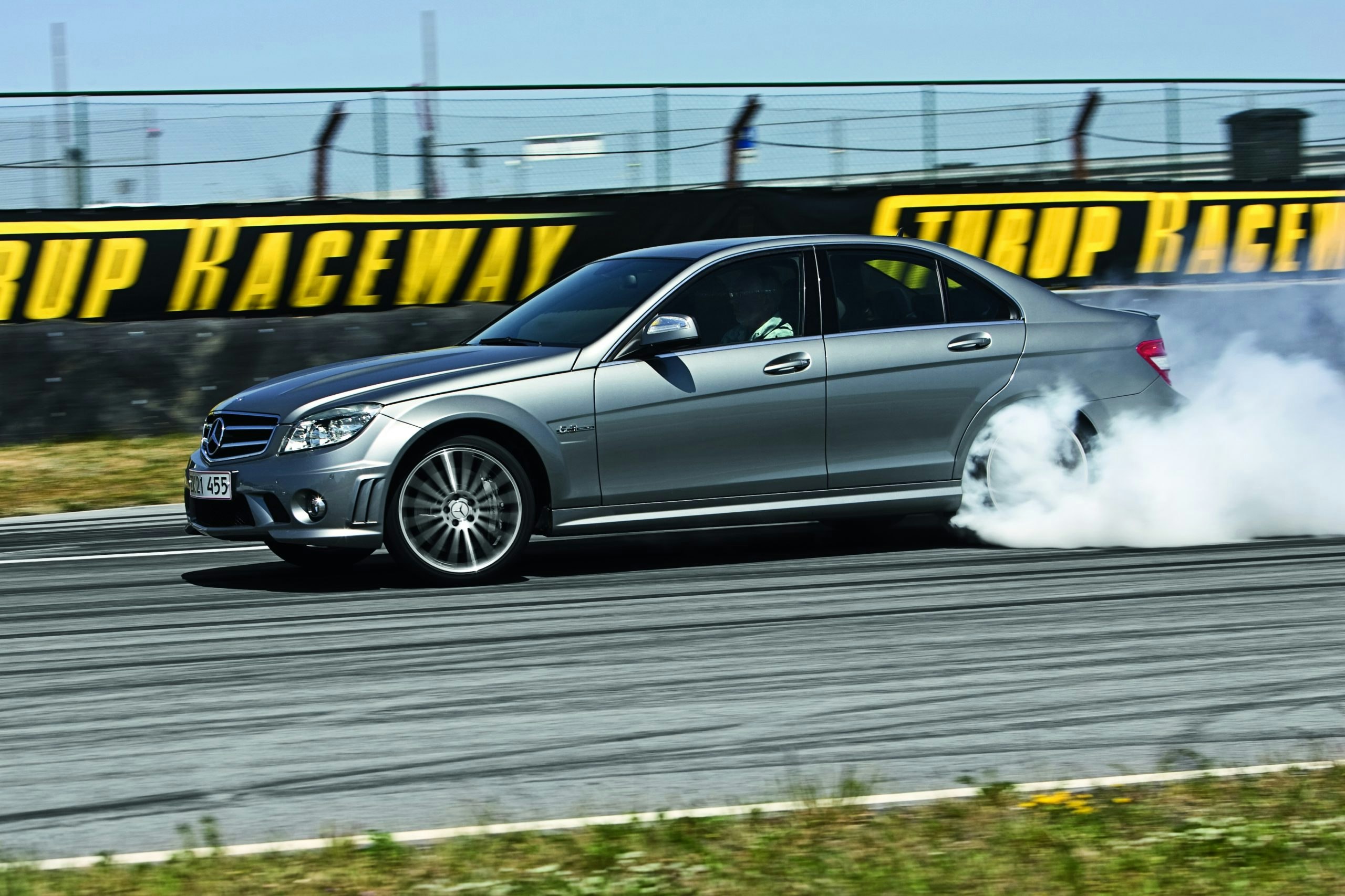 Race på Carlsberg: Mercedes-Benz C63 AMG | bilmagasinet.dk