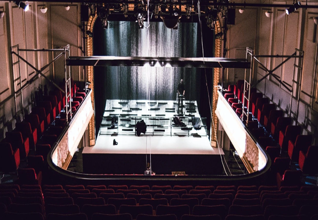 Én på teateropleveren | bobedre.dk