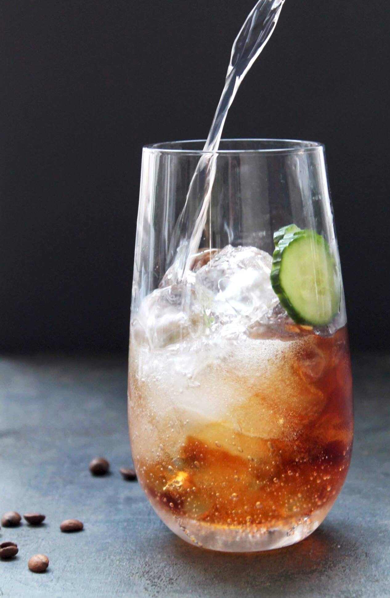 Prøv en boblende Espresso Tonic både med og uden gin bobedre.dk