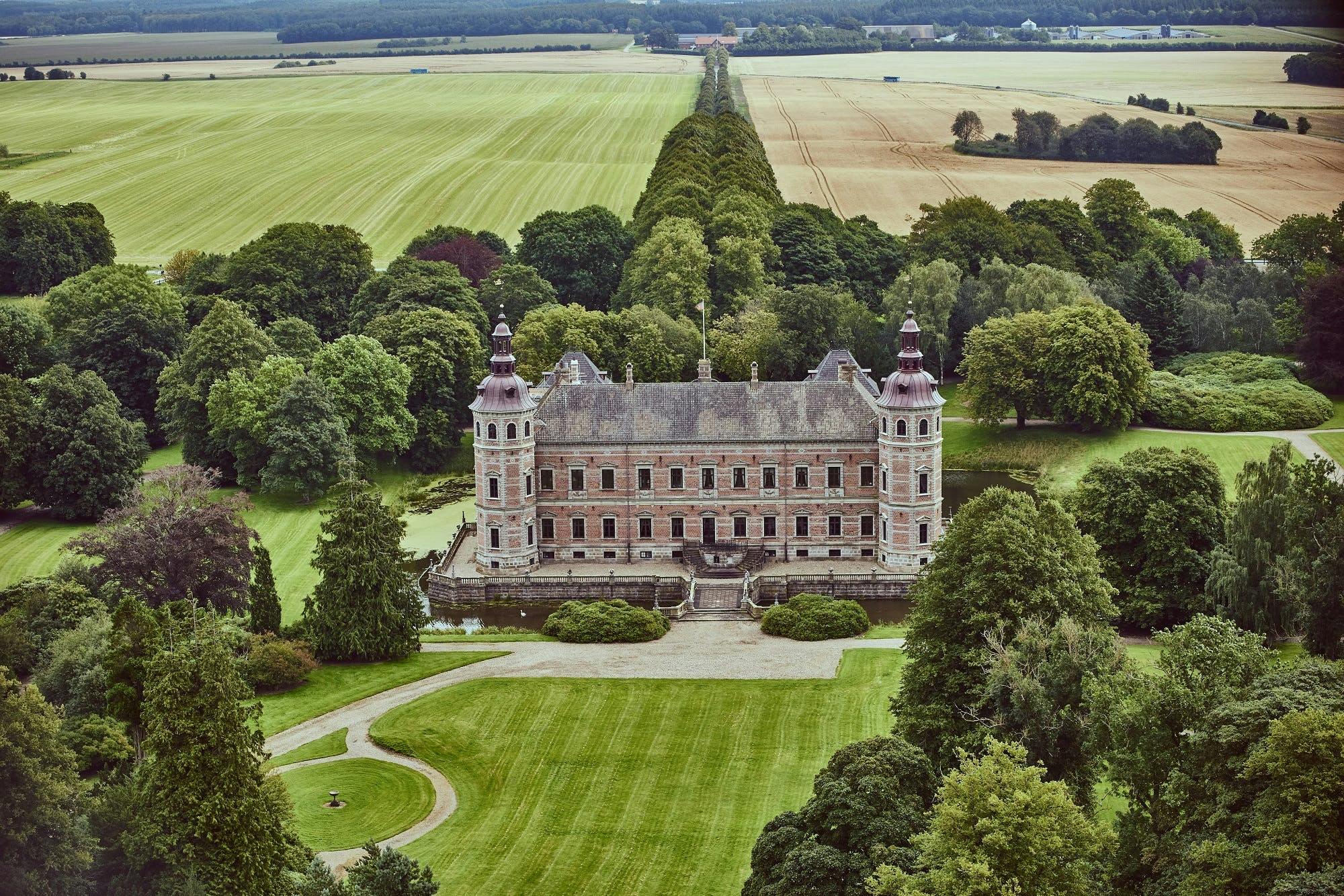 Englands mindste slot til salg - Little Woolford | bobedre.dk