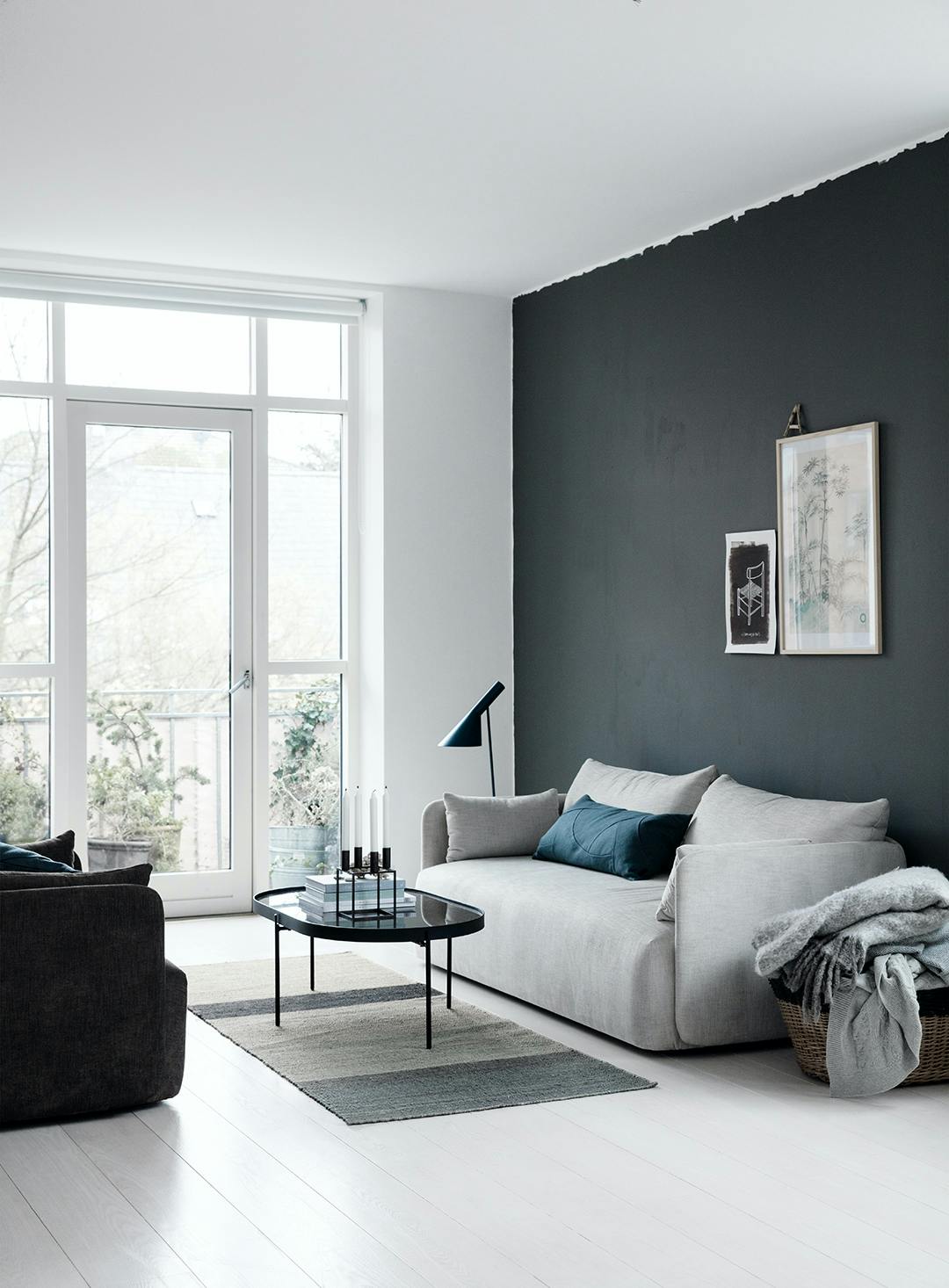 stue arne jacobsen malet væg sofa