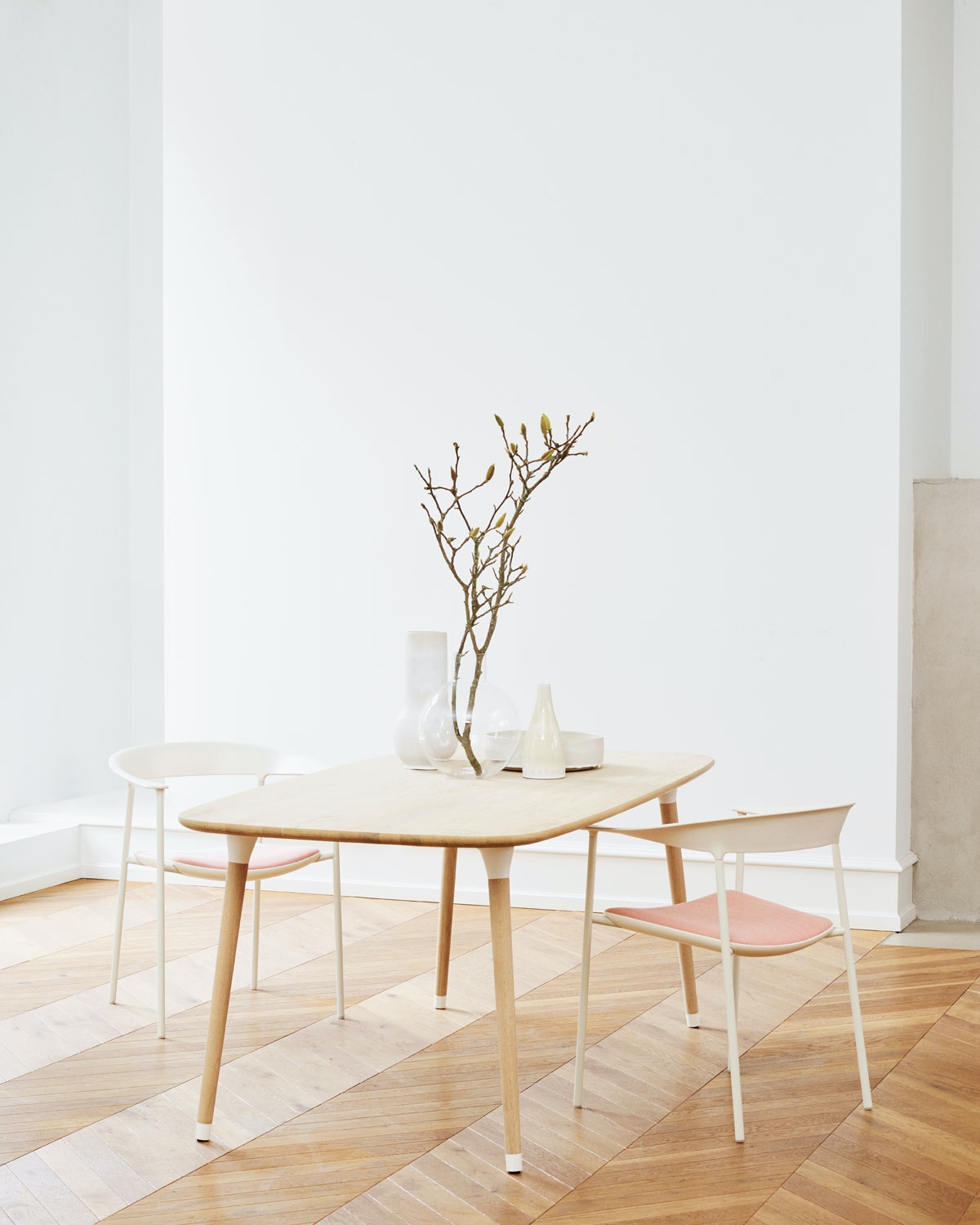 Vårens spisestuestoler og spisebord 2017 | Bo bedre.no Arne Jacobsen Verner Panton, rundt bord med grønt laminat