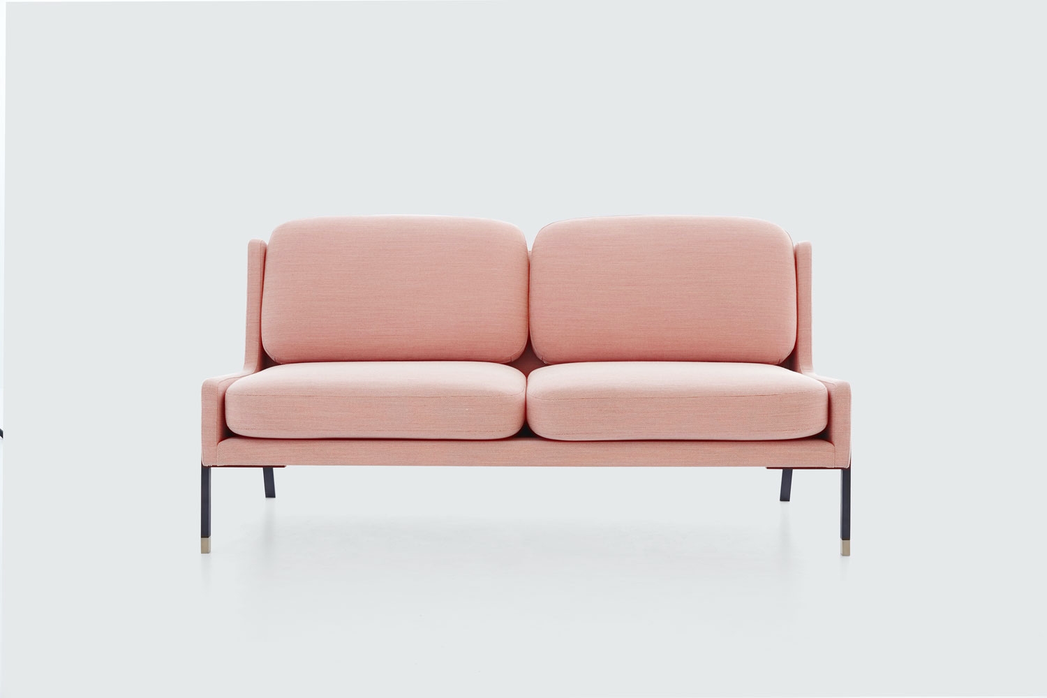 35 stilsikre sofaer som oppgraderer stua | Bo bedre.no 35 stilsikre sofaer med det lille ekstra | Høstfarger, Sofa