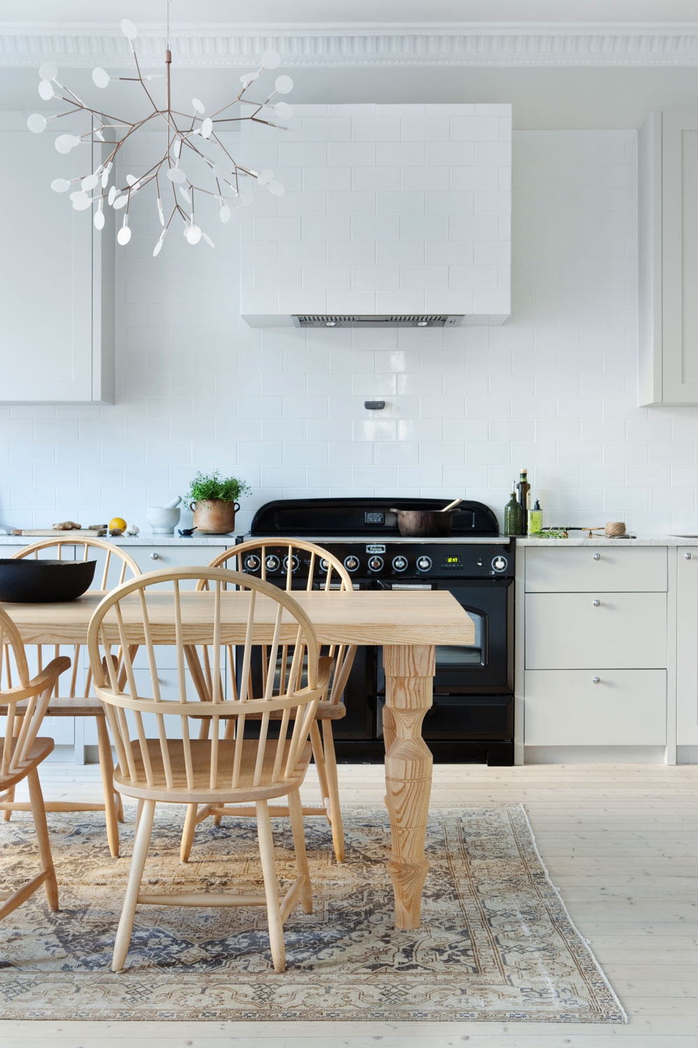 Slik renoverte de oppussingsobjektet | Bo bedre.no Alf Sture, Stol | Møbler, Moderne møbler, Design