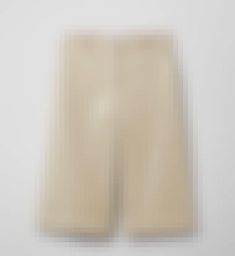 Beige faux lædershorts i knælængde
