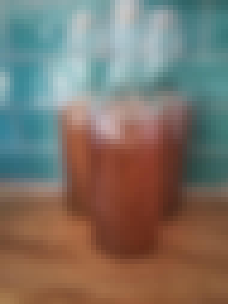 Kombucha te i forseglet glassflaske