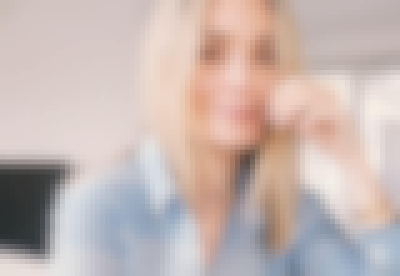 blogger Camilla Pihl i Ganni Topp