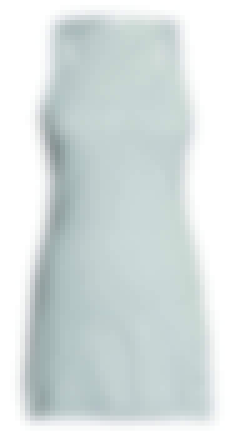 2. Singlet
Et uunnværlig plagg i din garderobe. Singleten kan brukes under alt, sommer som vinter, fordi den er så enkel i snittet. I høst kan du kombinere den med stor strikkeplagg og tights.Singlet fra Hun...