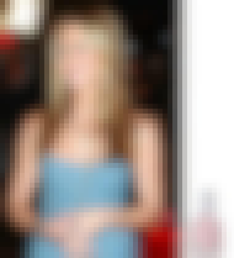 Essie lager holdbare neglelakker i fantastiske farger. Det er derfor ikke merkelig at Essie har mange fans som Katie Holmes, Gwyneth Paltrow og Jennifer Aniston. Jennifer Anistons favorittfarge er Mademoiselle.Essie-neglelakker kan kj&os...