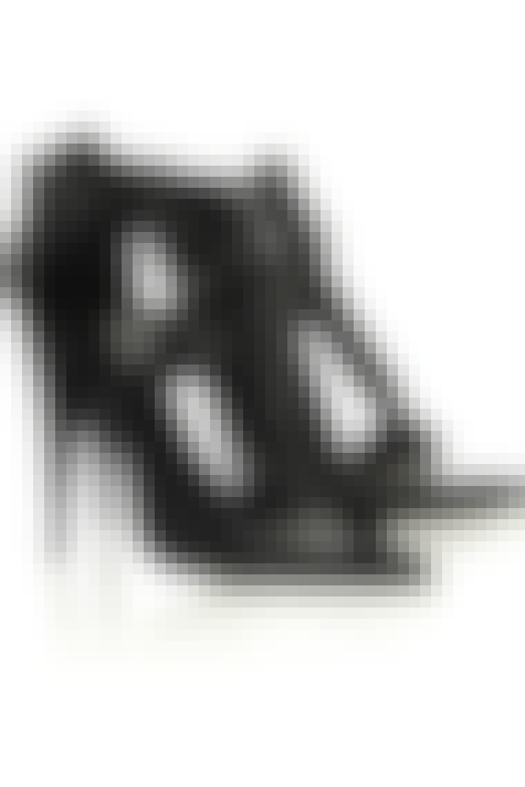 Sko fra Givenchy hos Net-a-porter.com. Før: ca. 4.430 kr. Nu: ca. 1.325 kr.