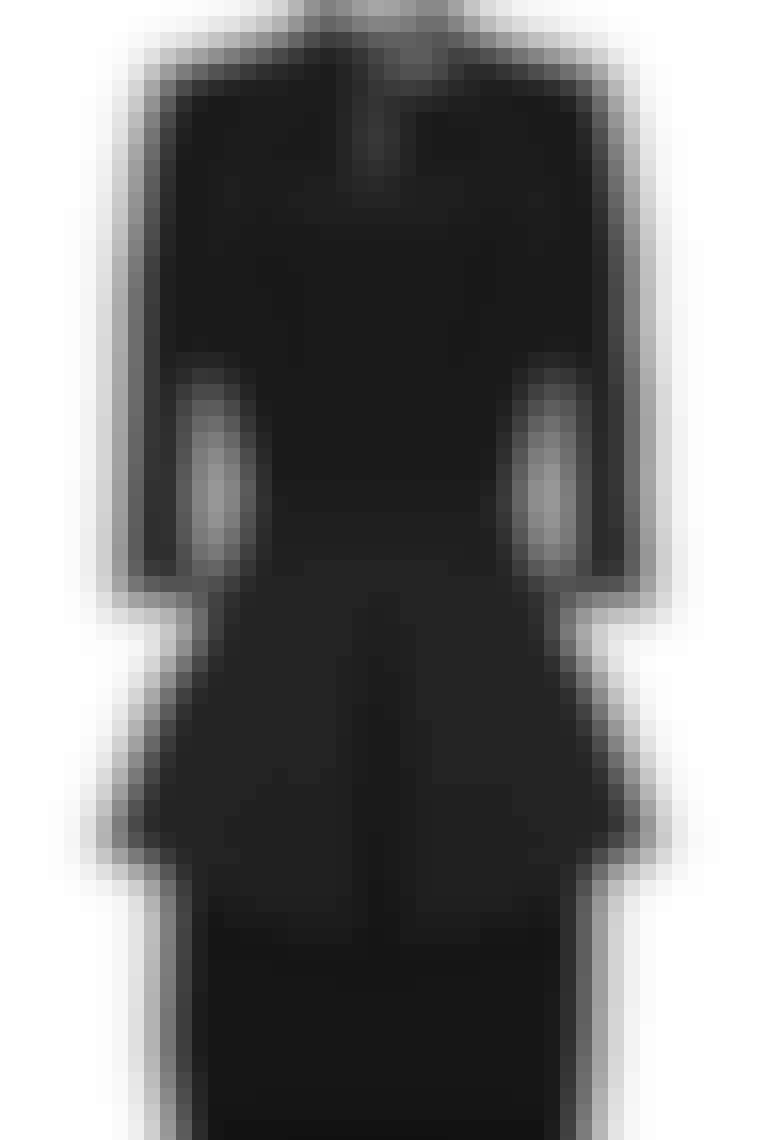Kjole fra Victoria Beckham til ca. 12.655 kr. hos Net-a-porter.com.