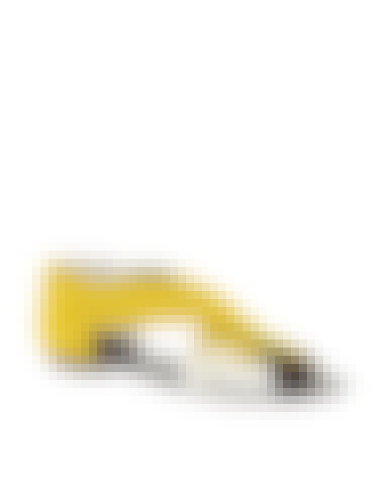 Sandaler fra KG by Kurt Geiger til ca. 585 kr. hos http://www.asos.com/Kg-By-Kurt-Geiger/Kg-By-Kurt-Geiger-Links-Cross-Front-Flat-Sandals/Prod/pgeproduct.aspx?iid=995127&cid=4172&Rf-100=Sandals+-+Flat&sh=0&pge=0&pgesize=200...