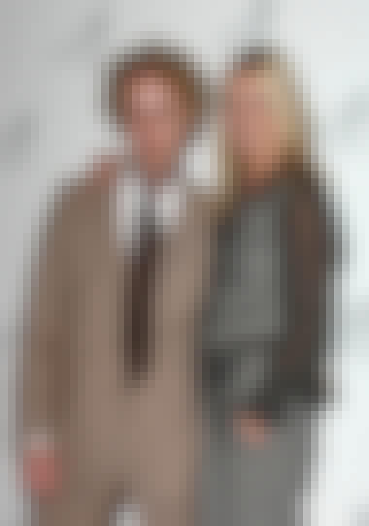 Hvem ville ikke stå omslynget med sin frisør, når nu han har tryllet en misundelsesværdig frisure frem. Kate Moss og hendes hårstylist James Brown.
