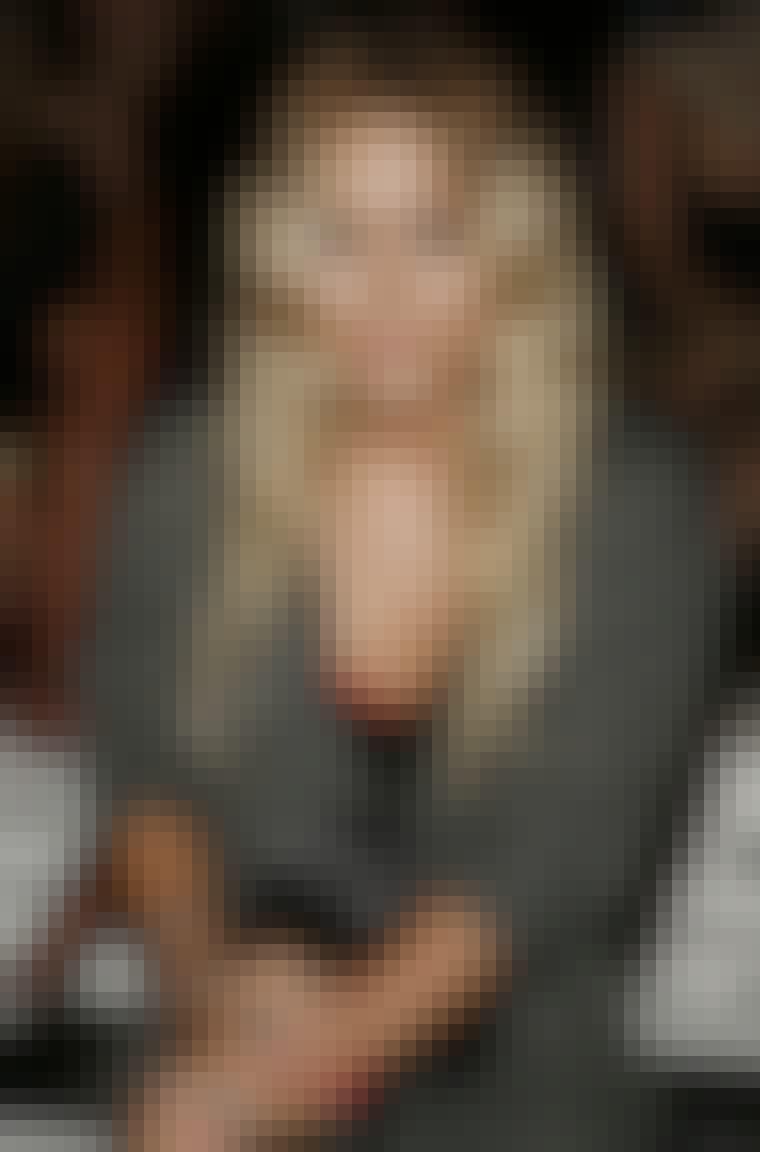 Bliv boho-chic som skuespillerinde Mary Kate Olsen, og lav midterskilning i din frisure med bløde krøller.