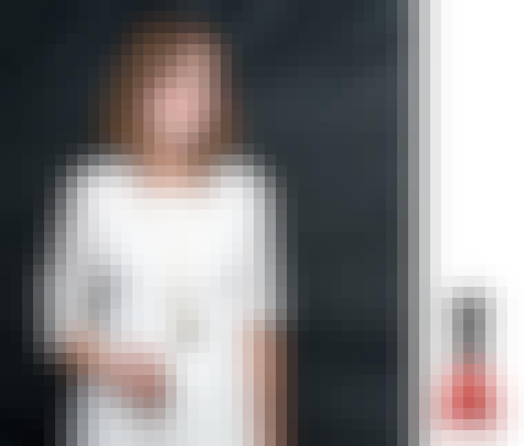 Den nye it-lak på neglene er Nubar, og listen af kendte fans er lang. Blandt andre tv-værten Alexa Chung (billedet), skuespillerinderne Eva Mendes, Scarlett Johansson og Charlize Theron, modellerne Daisy Lowe og Alice Dellal samt burleskdan...