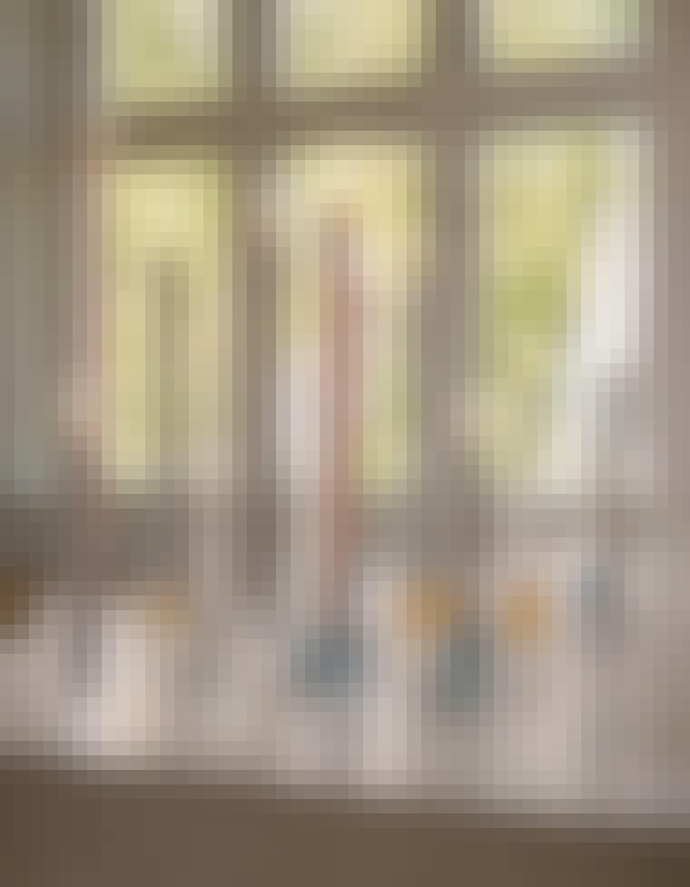 Skal du lave en hjemmelavet pakkekalender? Vi guider dig til 24 gode kalendergaver til hende.