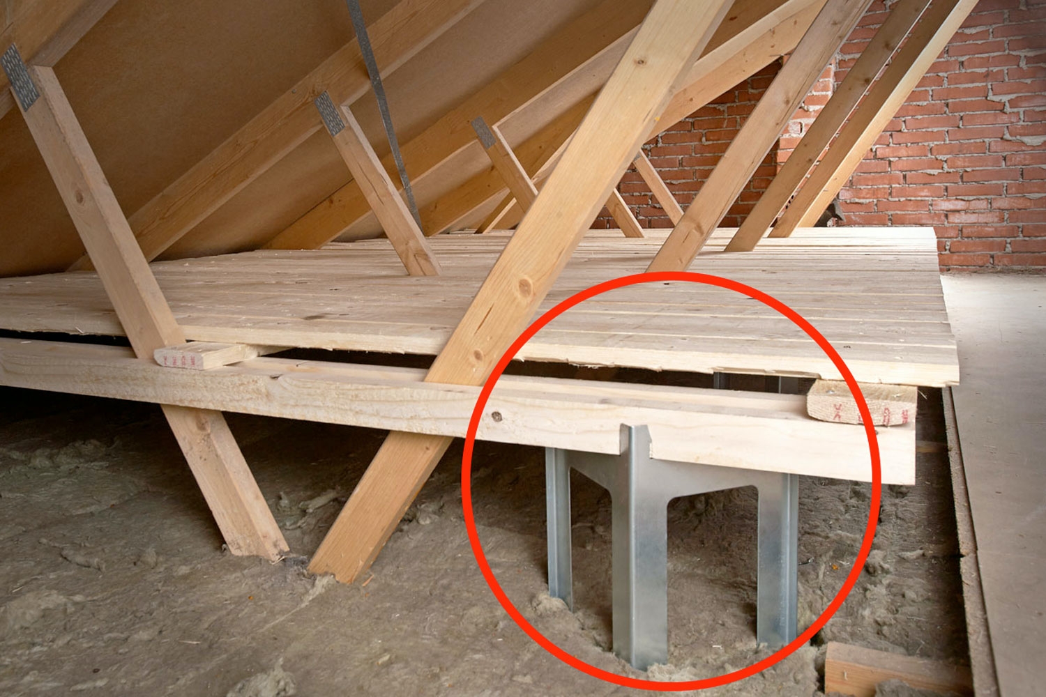 Förvaring Snabba hyllor på vinden Gör Det Själv