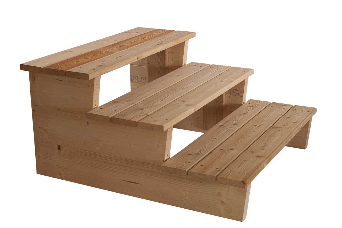 Därför är det enkelt: Du lägger tre reglar på varandra så har du ena sidan (vangstycket). Gör en sida till, lägg brädor mellan sidorna och trappan är klar!