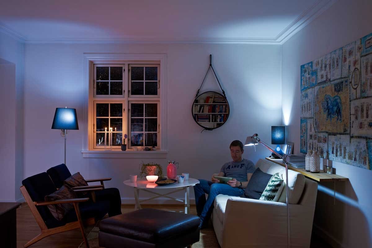 Philips Hue -järjestelmän avulla valon sävyä ja tehoa voi säätää ja vaihtaa iPadista tai älypuhelimesta. Järjestelmä vaatii toimiakseen vain polttimoiden vaihdon.