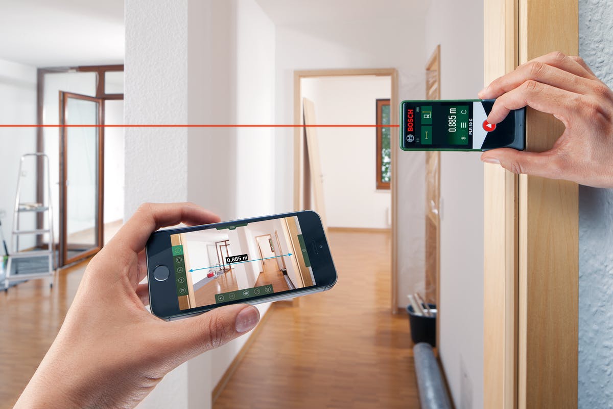 Bosch PLR 50 C laser-afstandmåler byder på masser af avancerede målefunktioner. Prisen er knap 900 kroner.
