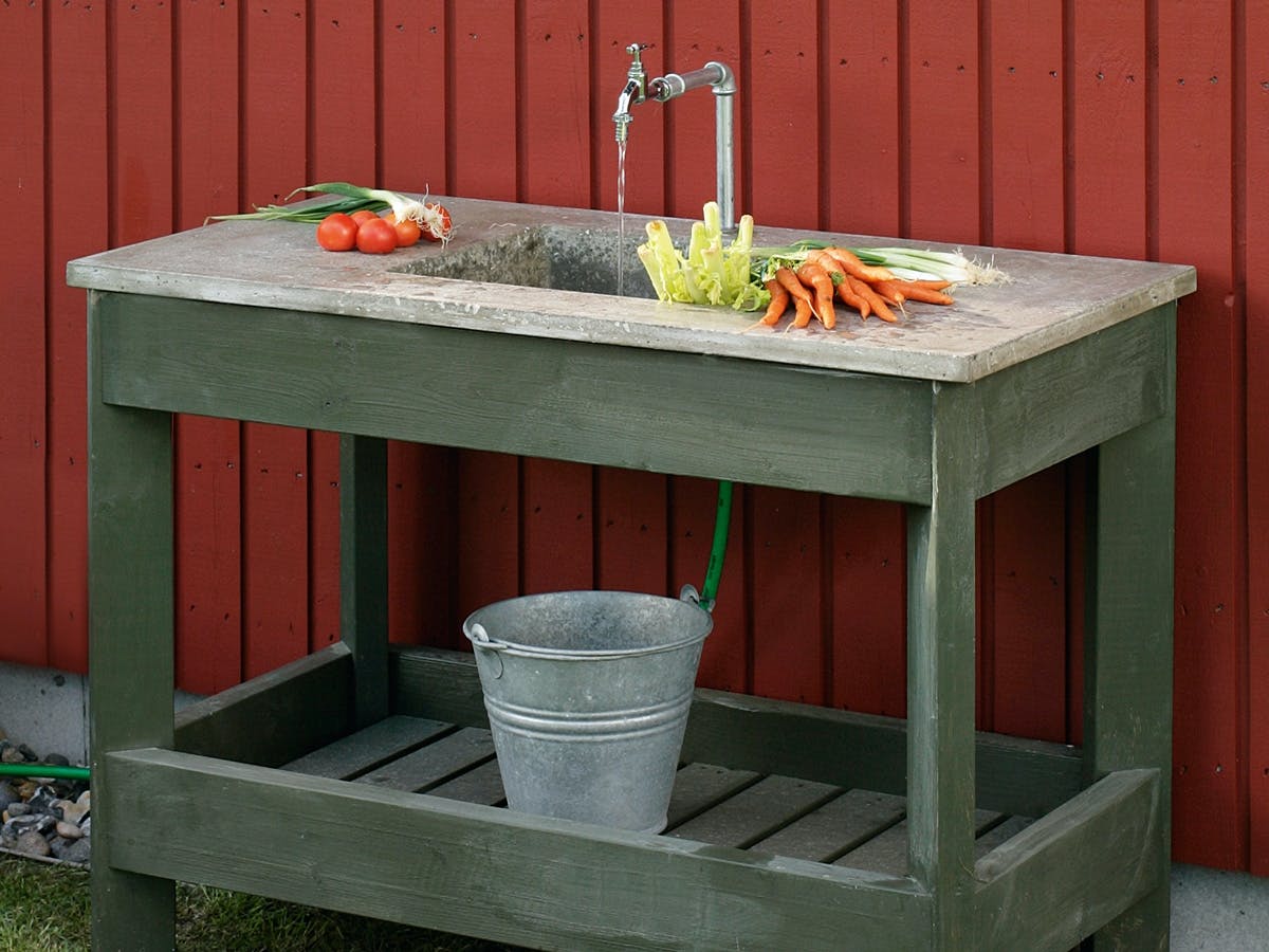 Ytan på betongen blir riktigt elegant och fin när den har polerats med bilvax.