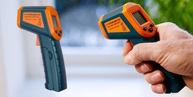 Infrarødt termometer måler temperaturen.