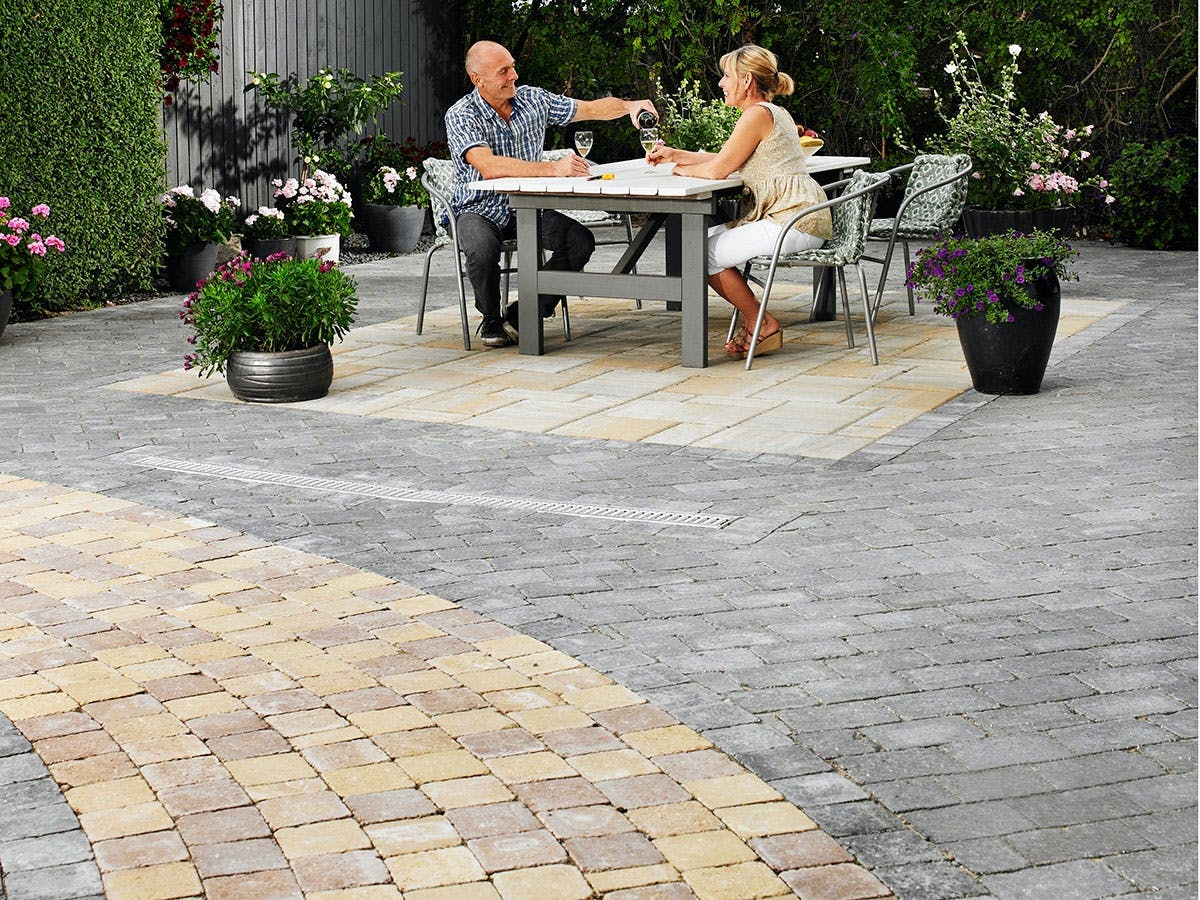 Fliser i gårdhave terrasse flisemønster