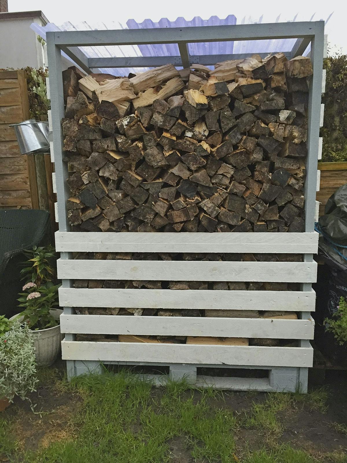 Taget består af et par stumper trapezplade.