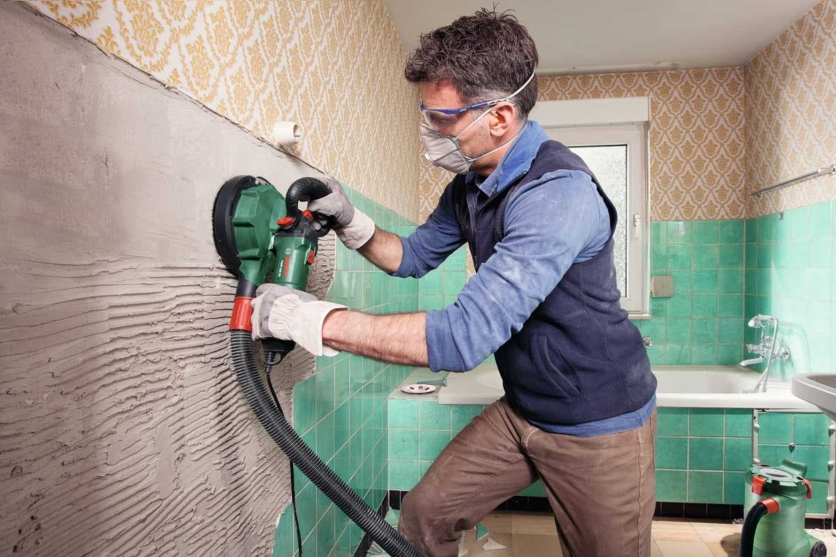 Bosch er klar med en sliber til alle de besværlige underlag. Det medfølgende filterbokssystem fungerer – dog ikke helt så godt som en værkstedsstøvsuger.