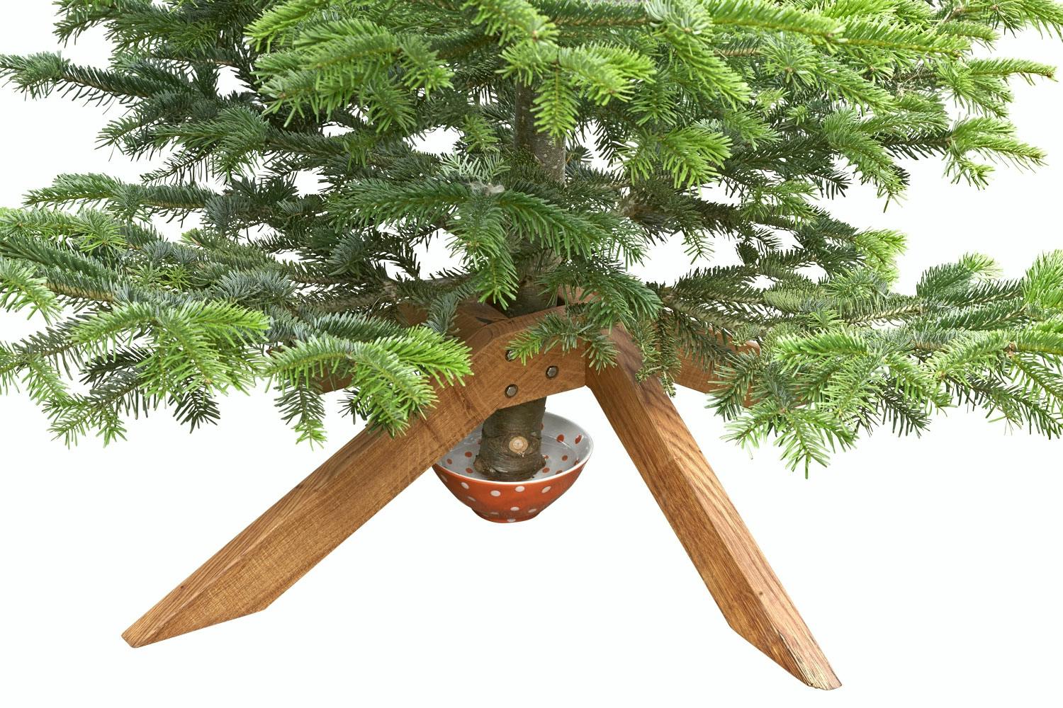 Luksus-juletræsfod2 Fire helt identiske stykker træ udskåret af en enkelt 2 meter lang planke bliver til en elegant og stabil juletræsfod.