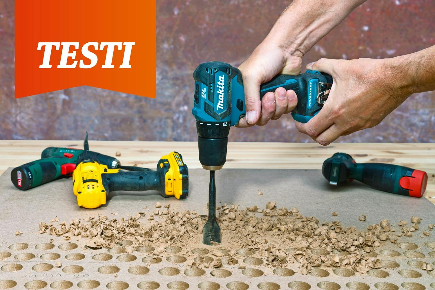 Testissa porakone-/ruuvinvaantimet Koneilla porattiin niin kauan kuin akuissa riitti virtaa. Kestävin kone porasi neljä kertaa enemmän reikiä kuin kehnoin.