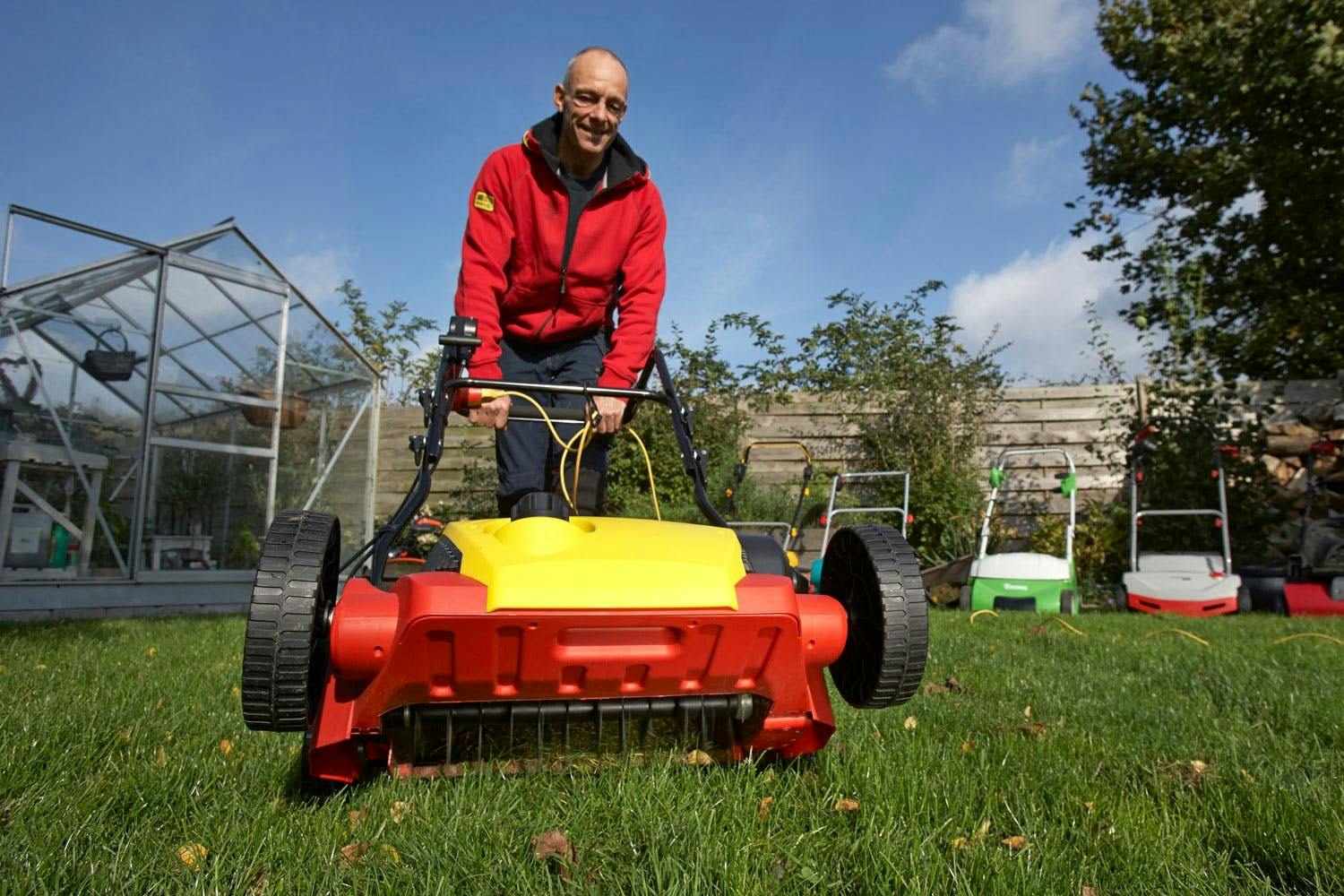 Vertikalskærer til græsplænen Vertikalskærer til græsplænen