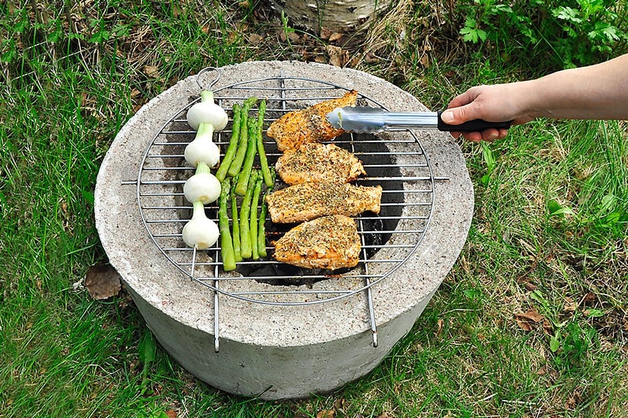 Betonggrill: Lag en smart betonggrill av to baljer Betonggrill: Lag en smart betonggrill av to baljer