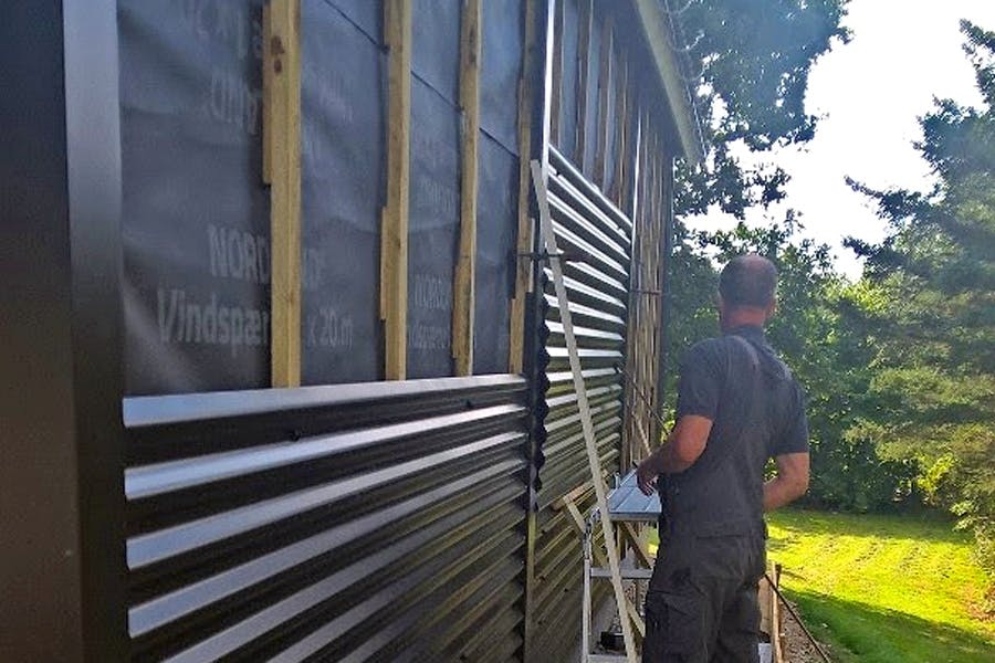 Enkel kledning med stålplater Gjør Det Selv