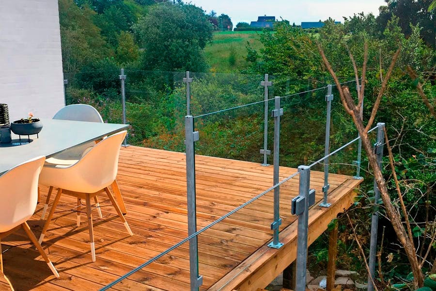 Rekkverk til terrassen: Dette skal du vite! | Gjør Det selv