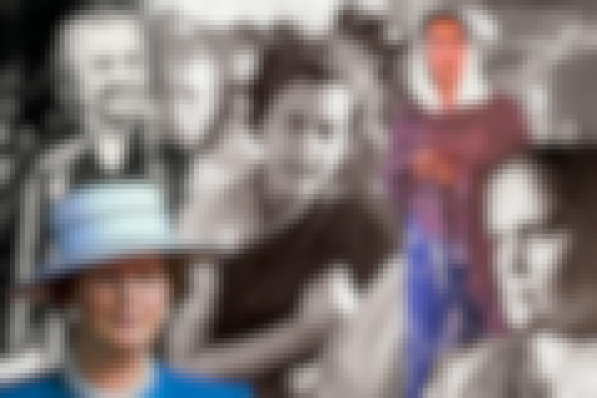Golda Meir, Margaret Thatcher, Indira Gandhi, Benazir Bhutto ja Bandaranaike, alla kvinnor som varit regeringschefer.