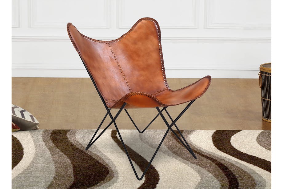 Den första versionen av den populära fladdermusfåtöljen kom redan 1938 och designades av ett par argentinska arkitekter. På bilden Saya fladdermusfåtölj från Trademax.se Den första versionen av den populära fladdermusfåtöljen kom redan 1938 och designades av ett par argentinska arkitekter. På bilden Saya fladdermusfåtölj från Trademax.se