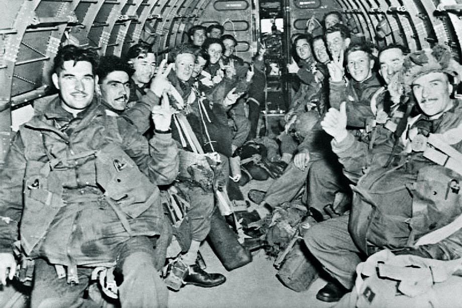 Operation market Garden, brittiska fallskärmsjägare i flygplan. Operation market Garden, brittiska fallskärmsjägare i flygplan.