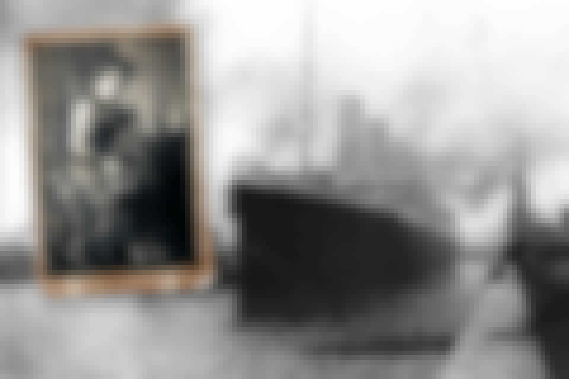 Titanic-överlevaren Olga Lundin på infällt porträtt. Fartyget Titanic lämnar hamnen i Southampton för sin jungfrufärd.