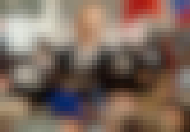 Gorbatsjovs portrett streket over på plakat Gorbatsjovs portrett streket over på plakat