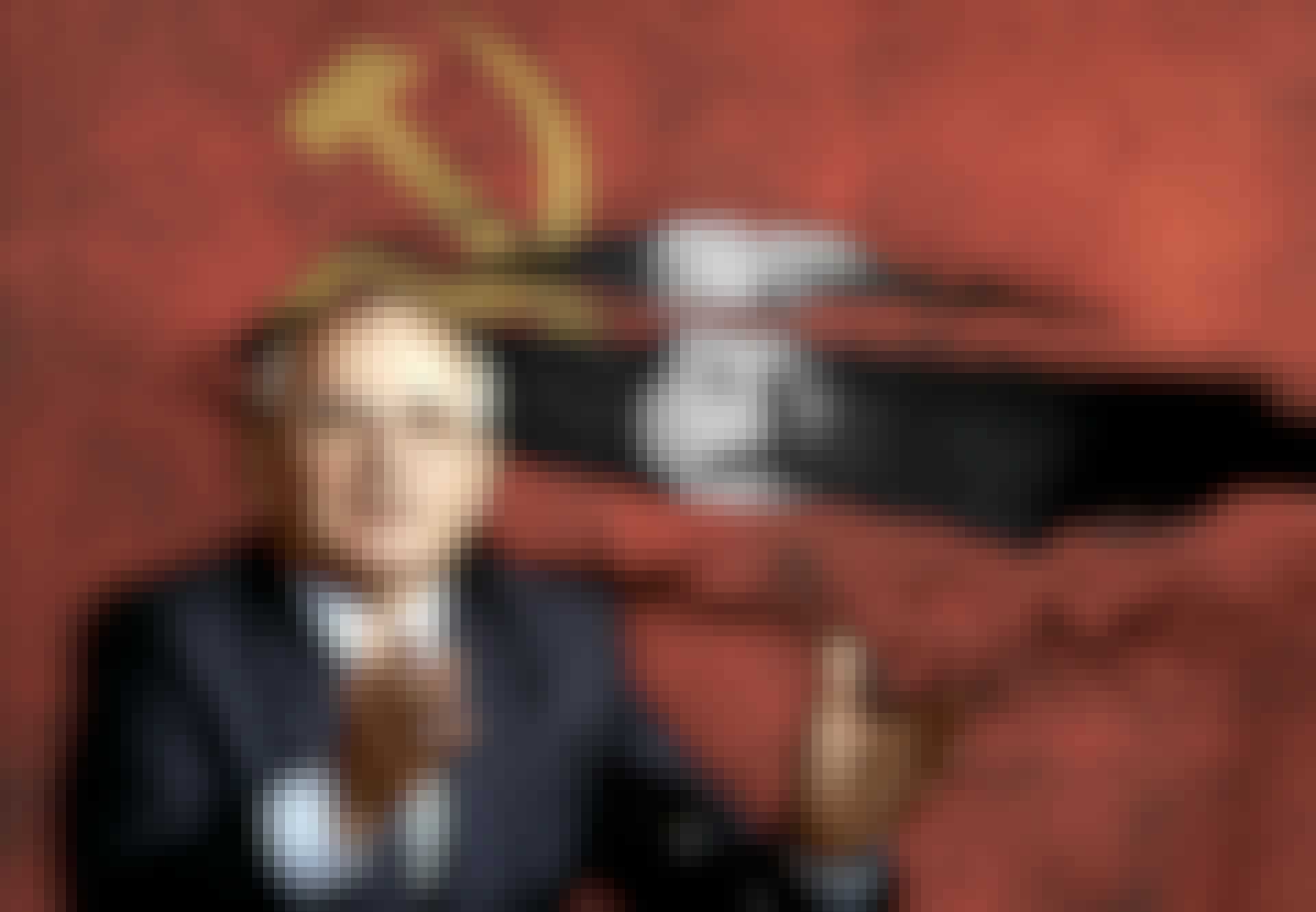 Teaser-Kuppet-mot-Gorbatsjov Stalin kikker på Gorbatsjov gjennom flenge i rødt flagg