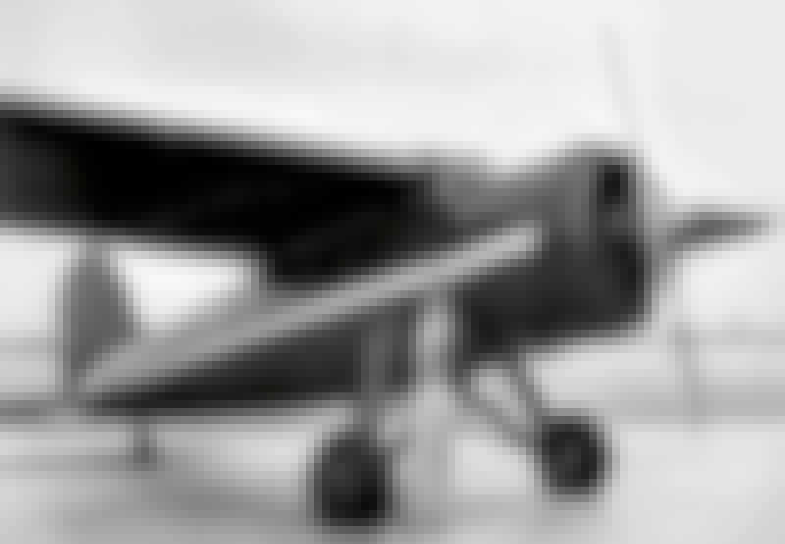 Amelia Earhart foran sit fly Amelia Earhart foran sit fly