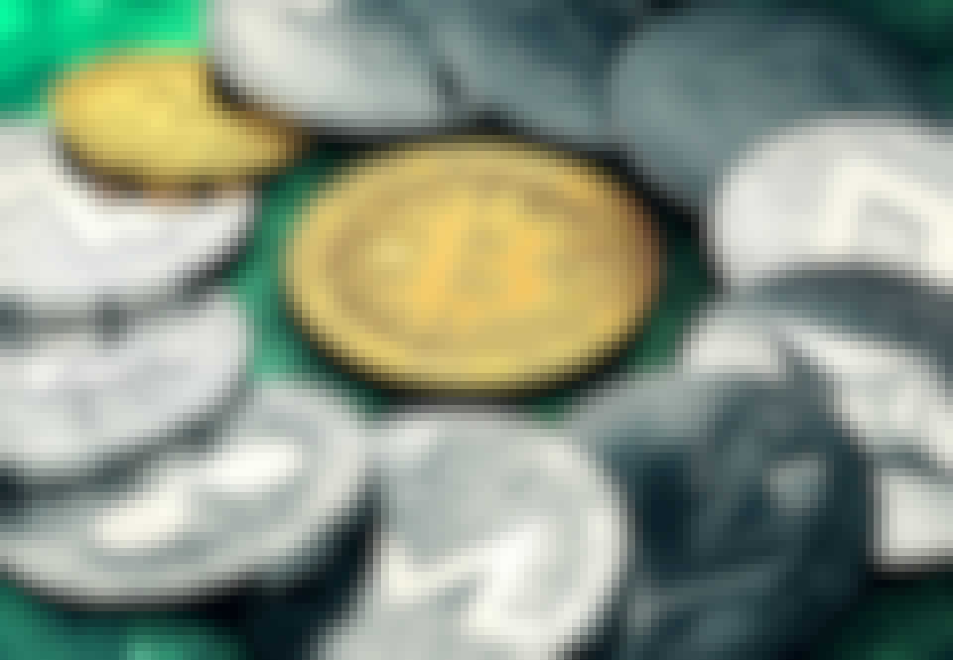 Bitcoin - Hvilken kryptovaluta var den første? Bunke med forskellige typer af kryptovaluta