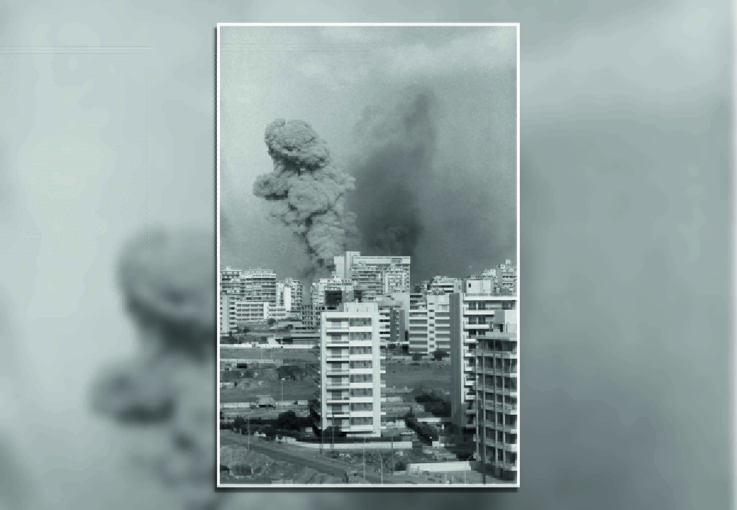 Qiz kokraklarini suratga oladi