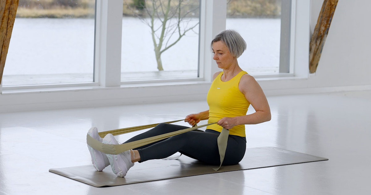 Sittande Rodd Med Gummiband Tr ning F r Seniorer video Iform se sittande-rodd-med-gummiband-tr-ning-f-r-seniorer-video-iform-se