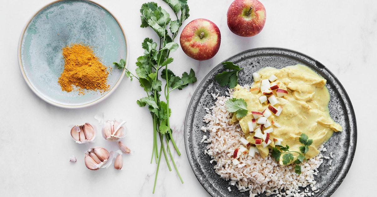 Klassisk kyckling i curry med kokosmjölk, ris och blomkål (recept ...
