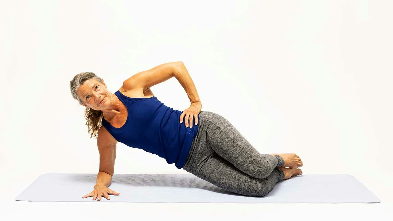 Sideplanke til sideplanke crunch: Se øvelsen på video | iform.nu