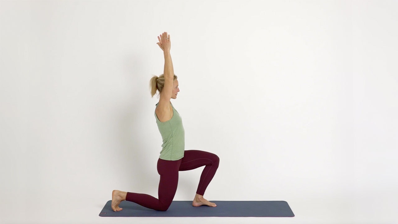 Pilatesövning: Utfall med knälyft | iform.se