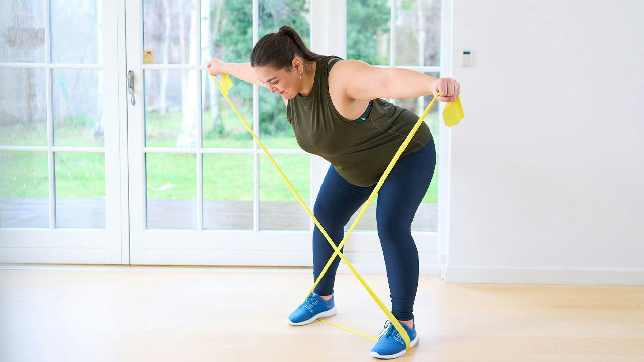 Omvända flyes – plussize-träning på video | iform.se
