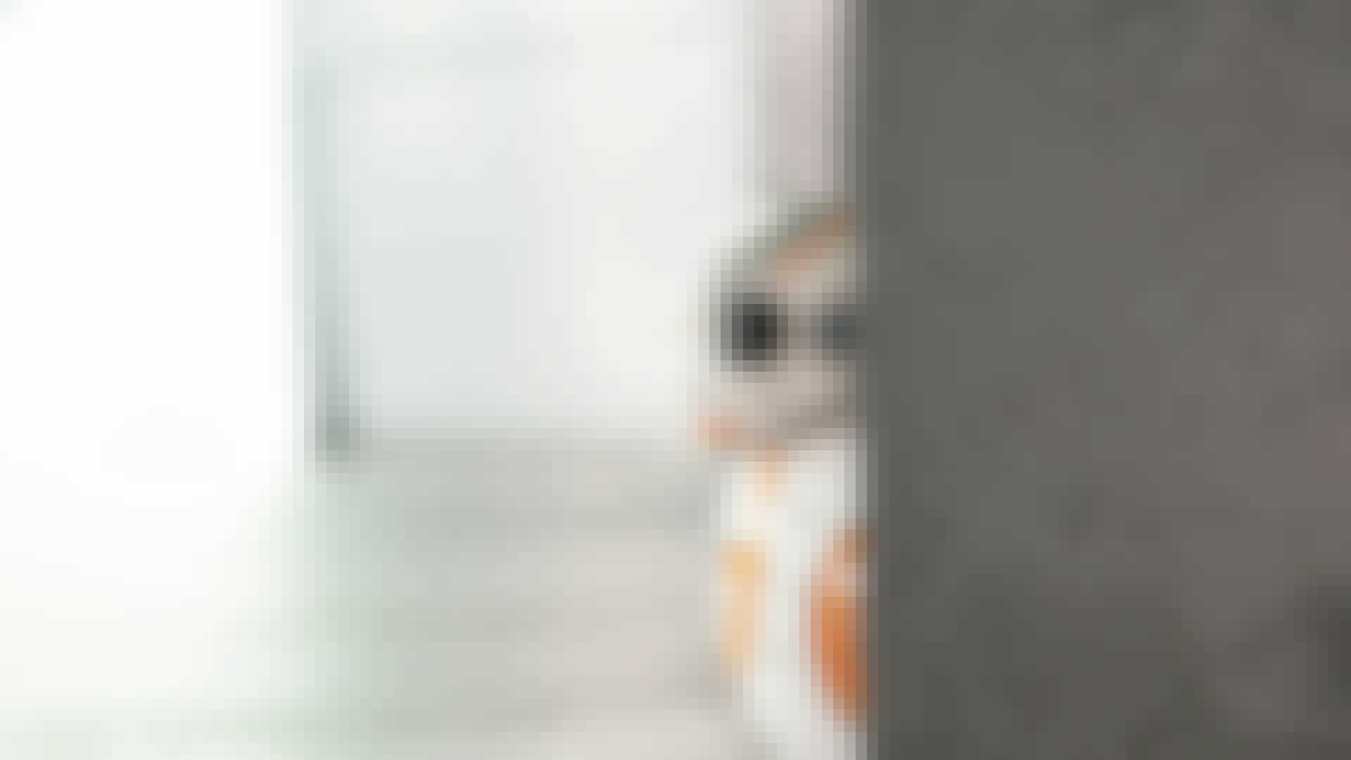 BB-8 Peek